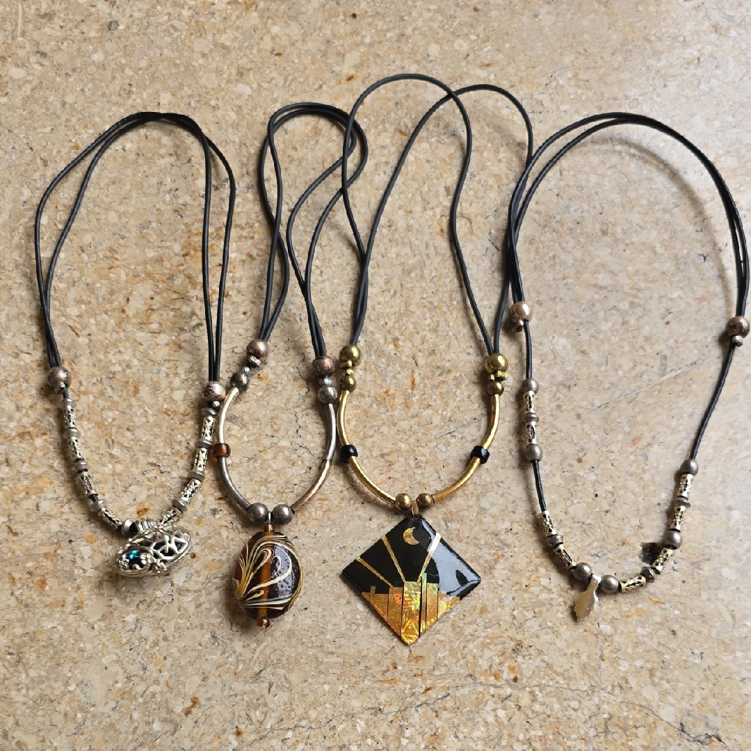 Adjustable Elegant Black And Gold Necklace Set